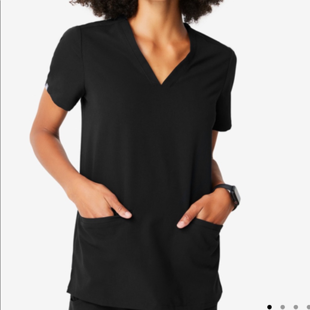 Figs Casma three pocket top NWT